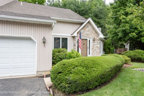 9 Hickory Ln, Little Silver, NJ 07739-1245