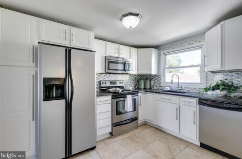 301 Lincoln Ave, West Deptford NJ  08066-1132 exterior