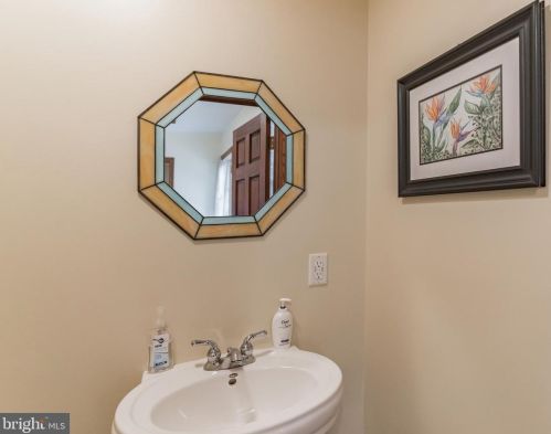 100 Holly Dr, West Deptford NJ 08096-3320 exterior