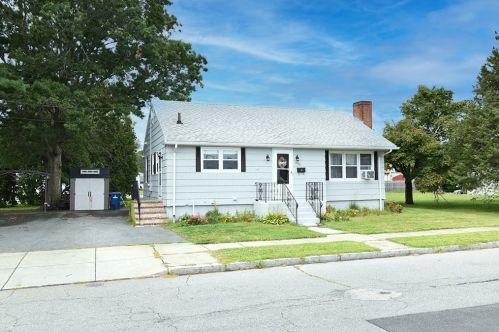 1599 Padanaram Ave, New Bedford, MA 02740-1065