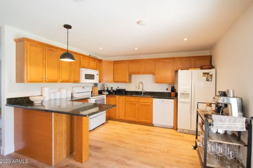 13842 37th Way, Phoenix, AZ 85032-5710