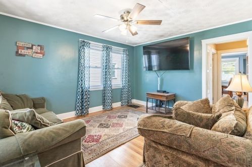 58 Lawn Ave, Quincy MA 02169-7337 exterior