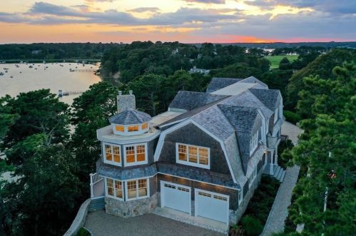 558 Fox Hill Rd, Chatham MA 02633-1412 exterior