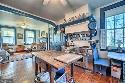 385 Springview Rd, Carlisle PA 17015-7411 exterior