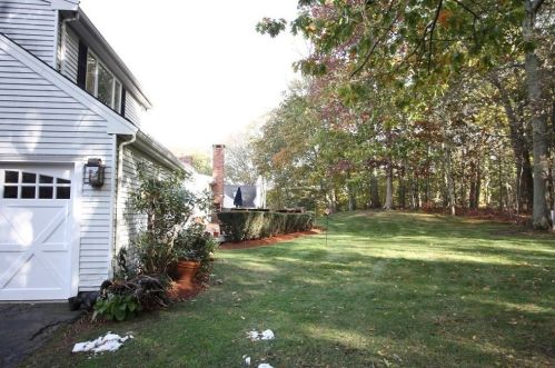 90 Countryside Ln, Milton MA 02186-4435 exterior