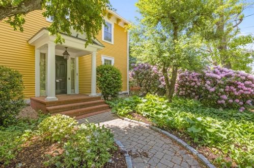 550 Beacon St, Newton MA 02459-2024 exterior