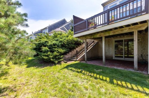 74 Holbeck Cor, Plymouth MA 02360-8241 exterior