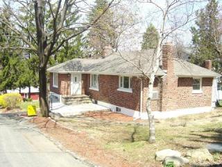 21 Fernwood Ave, Hardyston, NJ 07460-1151