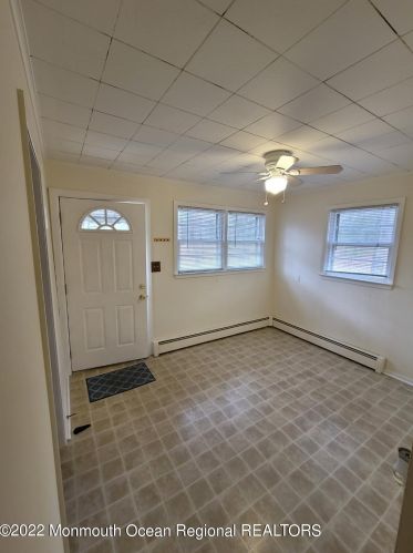 706 Veterans Hwy, Jackson Twp NJ  08527-3332 exterior