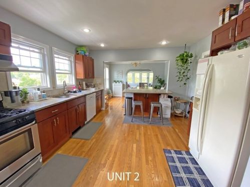 104 Side Pkwy, Newton MA 02458-1816 exterior