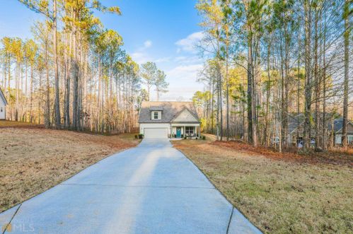 105 Dogwood Ln, Newnan, GA 30263-5561