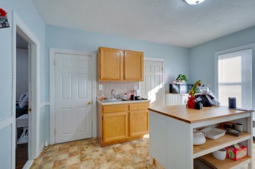 12 Highland Ter, Needham MA 02494-3014 exterior