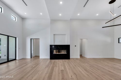 2053 37 Pl, Phoenix AZ 85050-8309 exterior