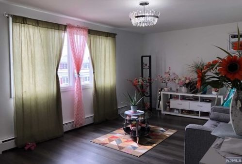 133 Belgrove Dr, Kearny NJ 07032-1505 exterior