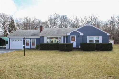 38 Balmoral Ct, Seekonk, MA 02771-3818