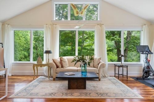 112 Edgewater Dr, Needham MA 02492-2776 exterior