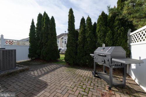 341 Chancellor Dr, West Deptford NJ  08096-5170 exterior