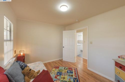 1928 Trombas Ave, San Leandro CA 94577-6127 exterior