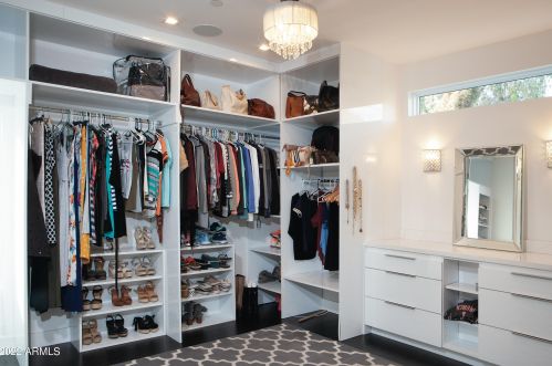 4621 Camelback Rd, Phoenix AZ 85033-1534 exterior