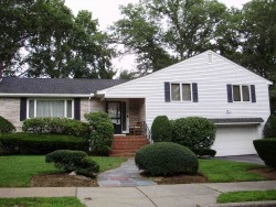 58 Druid Hill Rd, Newton, MA 02461-2023
