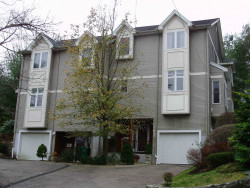 38 Thurston Rd, Newton MA  02464-1244 exterior