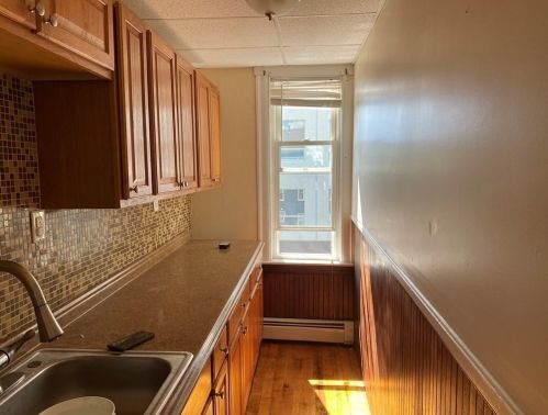 76 Townsend St, Worcester MA 01609-1972 exterior