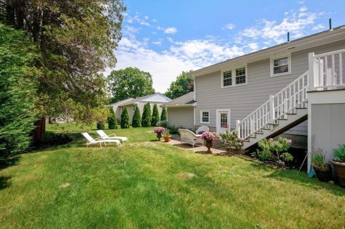 10 Leonard St, Hingham MA 02043-4725 exterior