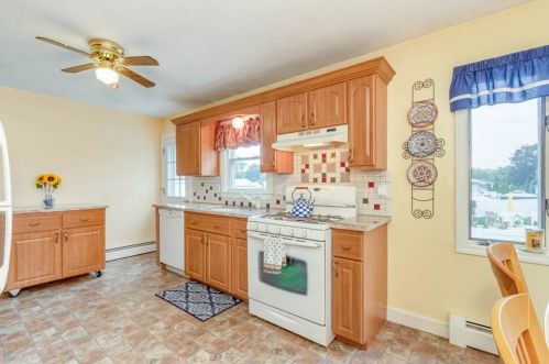 22 Glenwood Dr, Lawrence MA 01843-3001 exterior