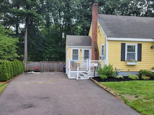 16 Adorn St, Weymouth MA 02188-1202 exterior