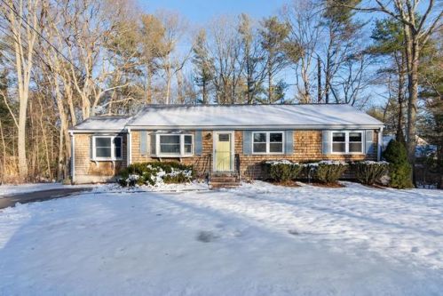 90 Ashtead Rd, East Bridgewater MA  02324-2901 exterior