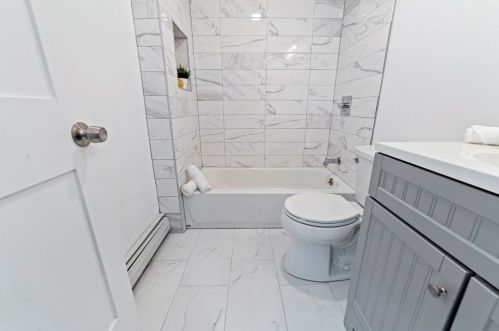 21 Beacon Pl, Chelsea MA  02150-1705 exterior