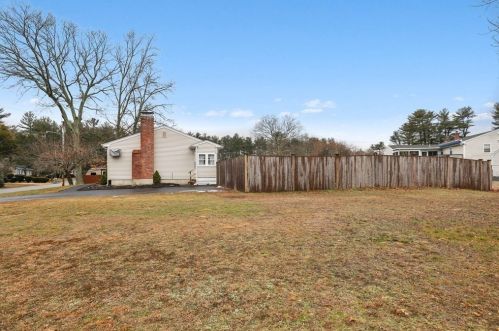 83 Colonial Dr, Taunton MA 02780-3801 exterior