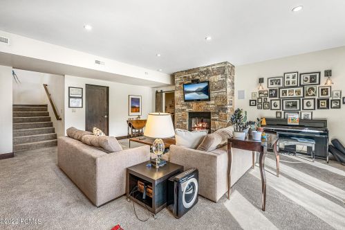 1995 Kidd Cir, Park City UT 84098-8512 exterior