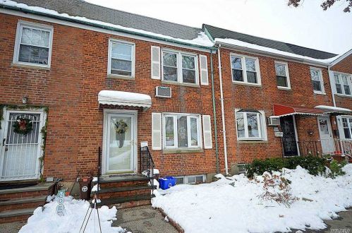 255-07 Williston Ave, Floral Park, NY 11001-1060