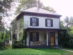 23 Perkins St, Newton, MA 02465-2302