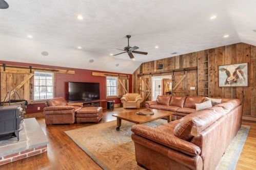 5 Juniper Rd, Lynnfield MA 01940-2416 exterior