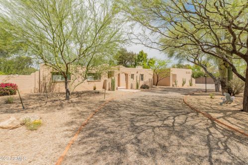 4532 Becker Ln, Phoenix, AZ 85028-3021