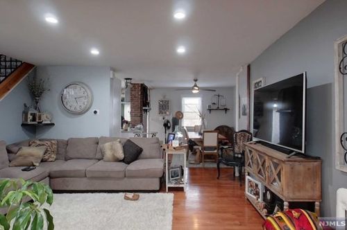 264 Davis Ave, Kearny NJ 07032-3402 exterior