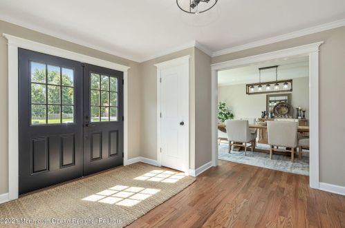 9 Marshall Dr, Tinton Falls, NJ 07712-3704