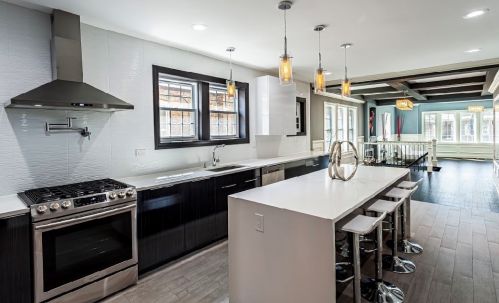 1909 Clinton Ave, Forest View, IL 60402-1642