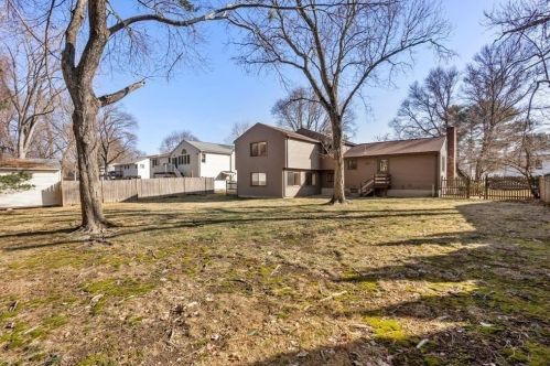 60 Gary Rd, Needham MA 02494-2417 exterior