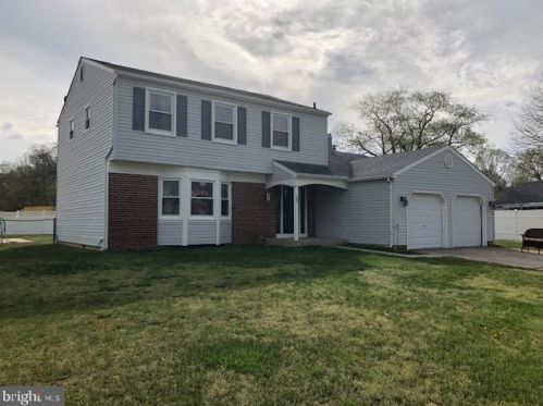 207 Hampshire Dr, West Deptford NJ 08096-4206 exterior