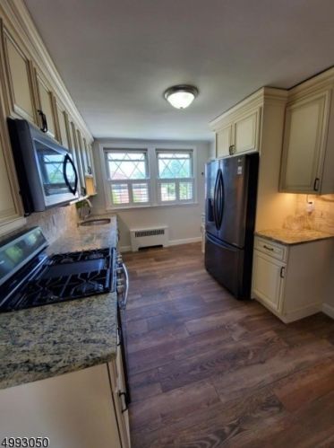 28 Minker Pl, Belleville NJ  07109-1733 exterior