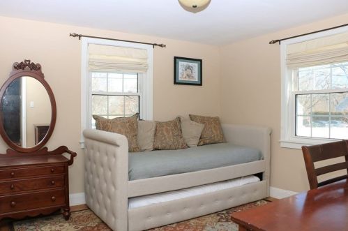 372 St, Weymouth MA 02191-1330 exterior