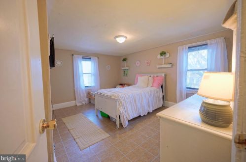 61 Barber Ave, West Deptford NJ 08096-2832 exterior