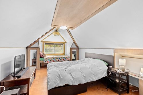 24 Main St, Berkley MA  02779-1399 exterior