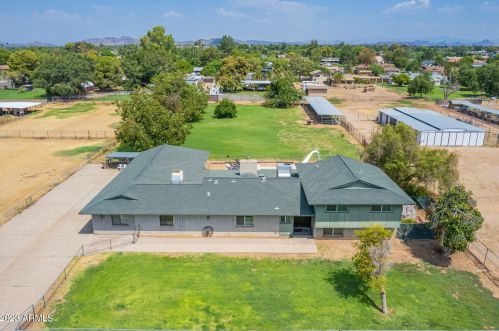 4210 Country Gables Dr, Phoenix AZ 85053-4528 exterior