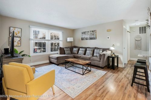 102 Daffodil Dr, Jackson Twp NJ  08527-4171 exterior