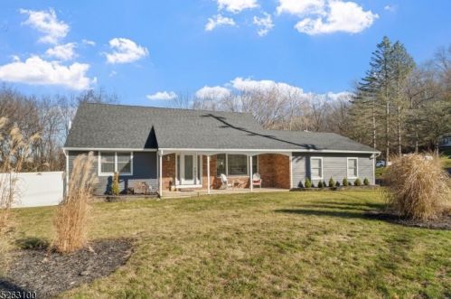 9 Lake Pochung Rd, Wantage NJ  07461-4027 exterior