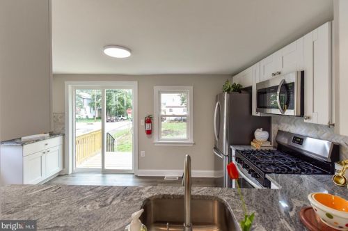 201 Maple Ave, West Deptford NJ  08093-1204 exterior